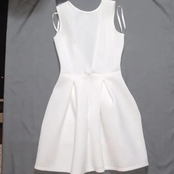 Misguided white sleeveless open-back fit and flare preppy dress NWT - Picture 4 of 7